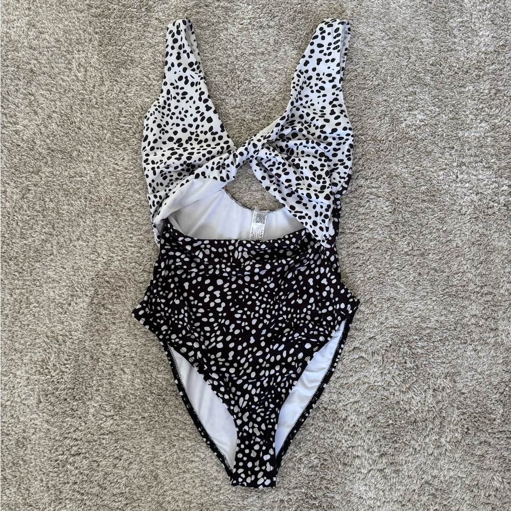 ASOS Spotted One-Piece Swimsuit – Size US 6 e/f fuller bust